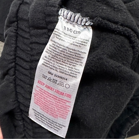 ⭐️ 5 for $25 Kids Black Joggers with Roar Print Size 4-5 Years 110 cm - Picture 4 of 4